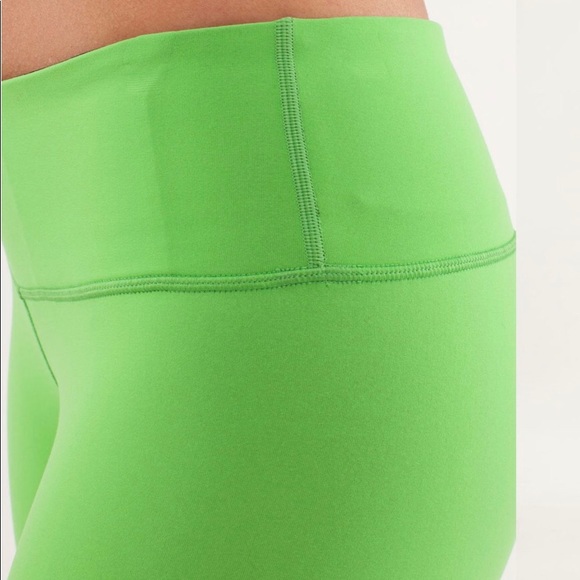 NWT Lululemon Rare Reversible Wunder Under Crop - Picture 9 of 9